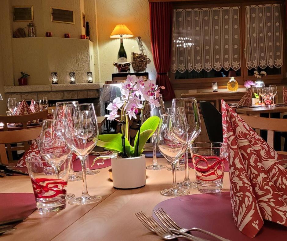 Reves Gourmands, Hotellerie & Gastronomie Vernayaz Exterior photo