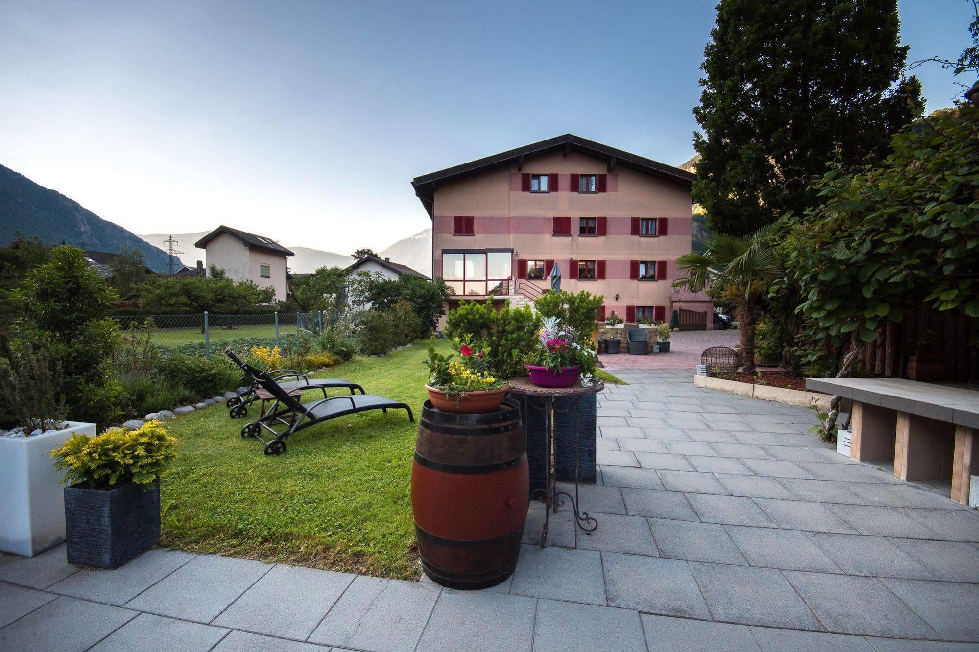 Reves Gourmands, Hotellerie & Gastronomie Vernayaz Exterior photo
